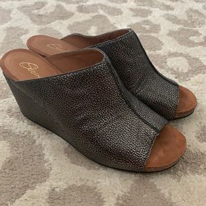 Silver/Black Speckled Wedges